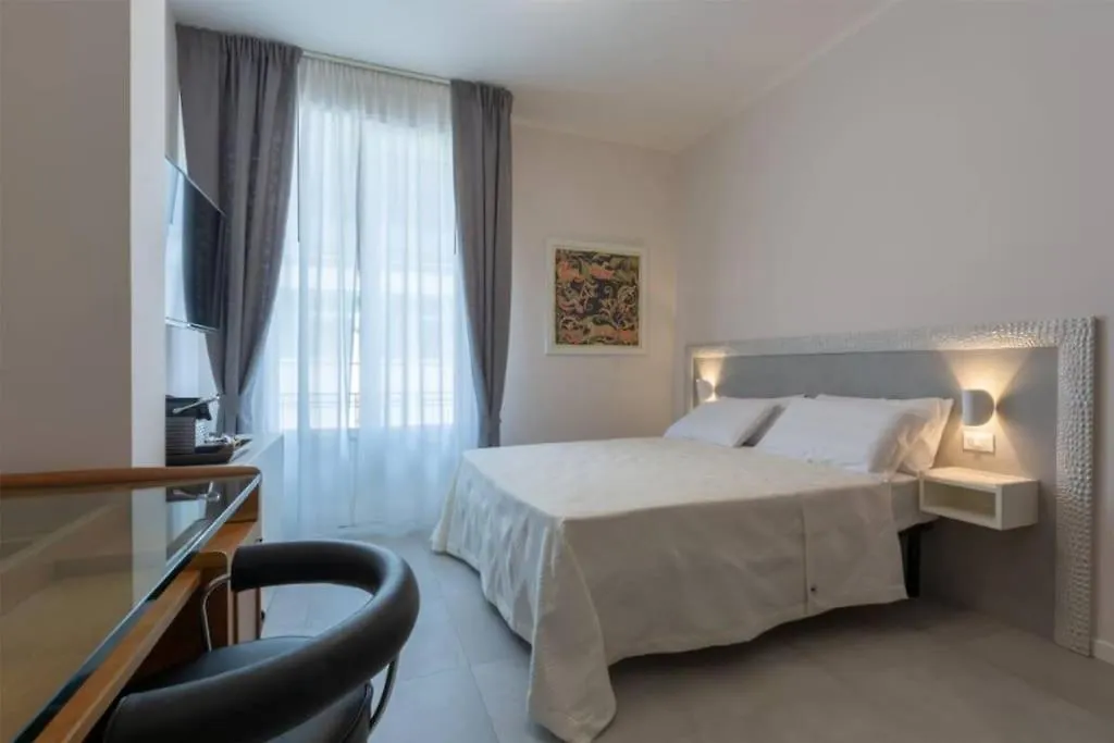 Stylish Four Bedrooms Apartment - Florence Center Italy