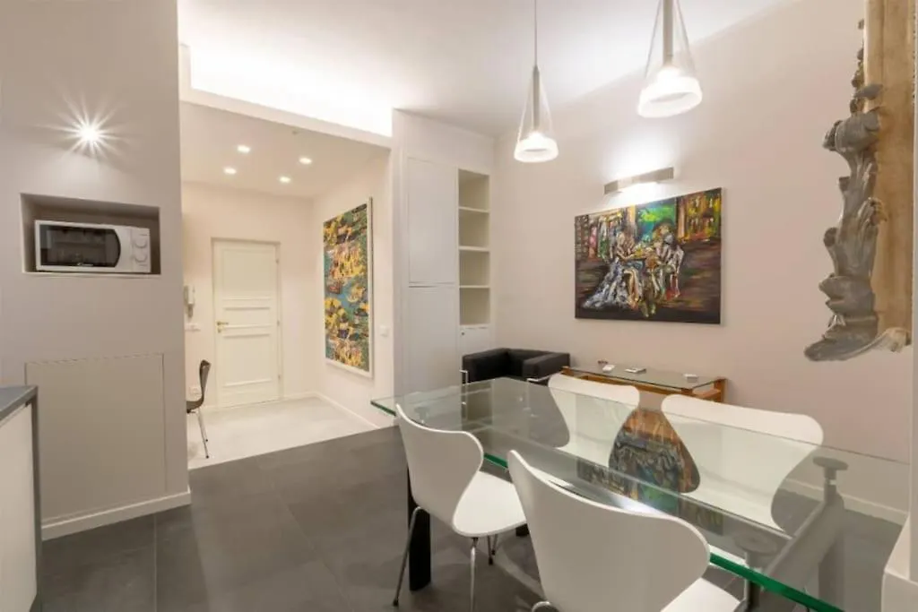 Stylish Four Bedrooms Apartment - Florence Center 0*,  Italy