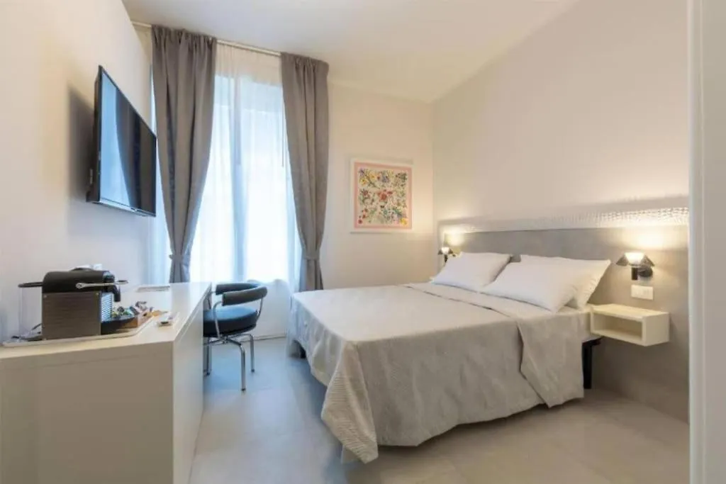 Stylish Four Bedrooms Apartment - Florence Center Italy